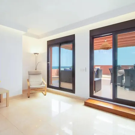 Luxury Penthouse In With 3 Bedrooms Διαμέρισμα Εστεπόνα