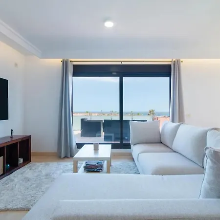 Luxury Penthouse In With 3 Bedrooms *