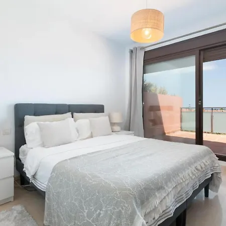 Luxury Penthouse In With 3 Bedrooms Διαμέρισμα *