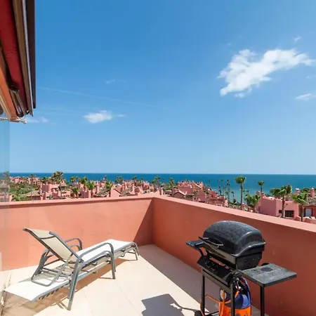 Luxury Penthouse In With 3 Bedrooms Διαμέρισμα Εστεπόνα