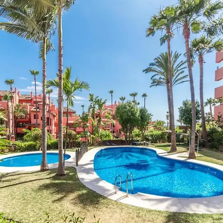 Luxury Penthouse In With 3 Bedrooms Διαμέρισμα Εστεπόνα
